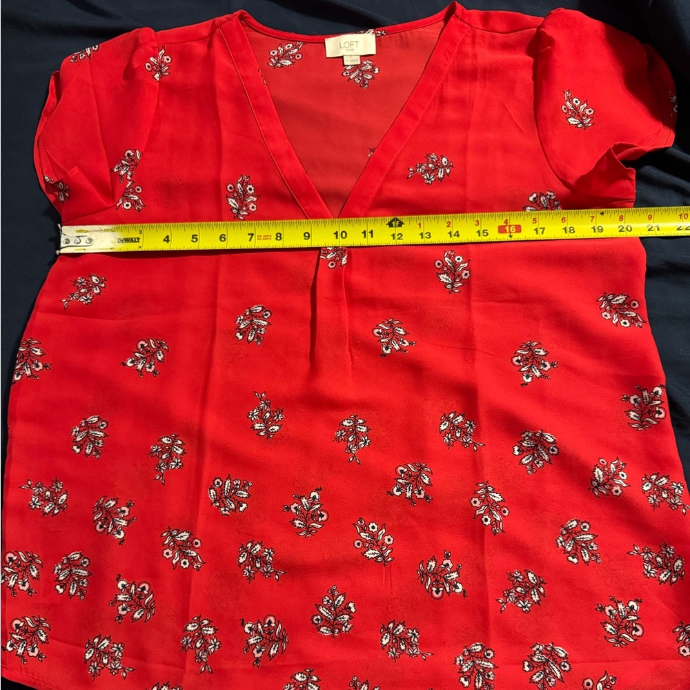 LOFT Scarlet Floral V-Neck Top - Picture 6 of 6